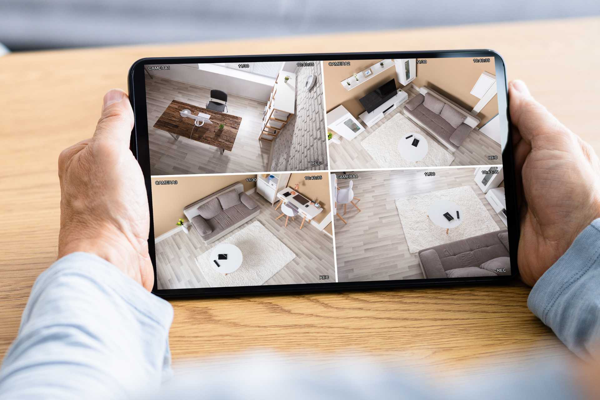 Caméra de vidéosurveillance entreprise installée sur un bâtiment professionnel